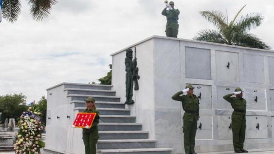 Las cenizas de Amels Escalante serán expuestas hasta el mediodía de este martes en el Panteón de los Veteranos del Cementerio de Colón, en La Habana. (Radio Habana Cuba)