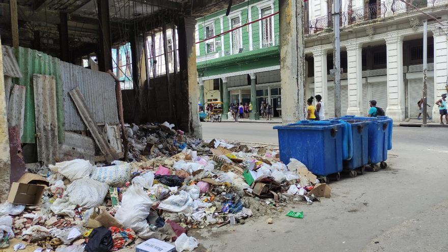 Esquina de Belascoaín y San Miguel, en Centro Habana, que sufrió hace dos años un derrumbe parcial donde perdió la vida un trabajador de Servicios Comunales. (14ymedio)