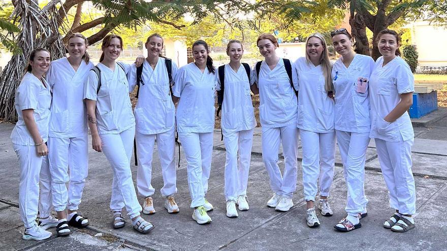 Estudiantes noruegas de enfermería que llegaron este agosto a la Universidad de Ciencias Médicas de Cienfuegos. (VID)