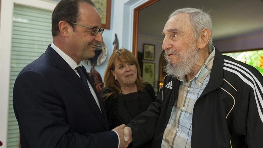 François Hollande mantuvo un encuentro con Fidel Castro durante su breve visita a la Isla en mayo de 2015. (EFE/Cubadebate/Alex Castro)