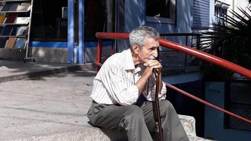 Para estrechar sus gastos, el Gobierno cubano bajará las pensiones más altas