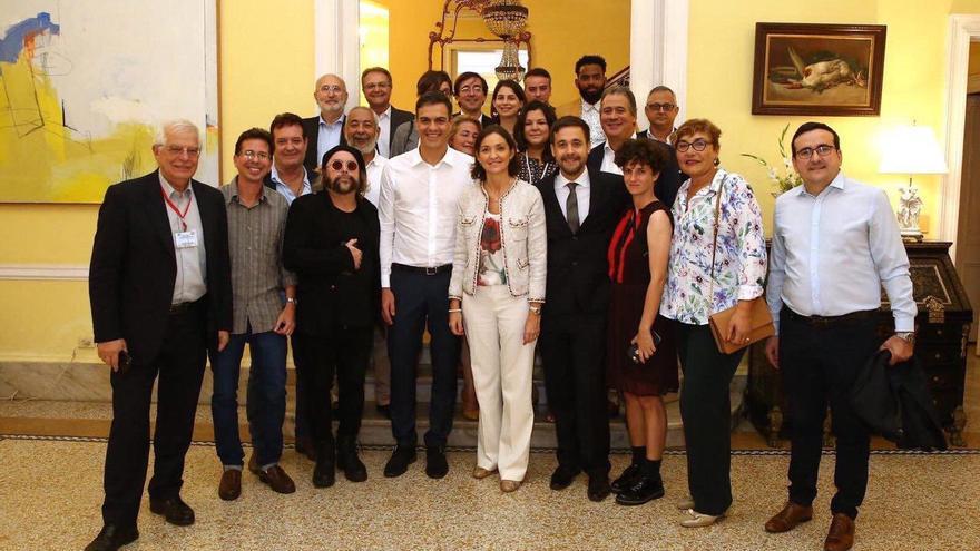 "Me he reunido en La Habana con la sociedad civil que quiere transformar #Cuba", dijo Pedro Sánchez en su cuenta de Twitter. (@sanchezcastejon)
