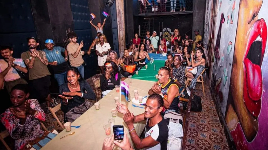 Mel Herrera organizó una cena comunitaria destinada a la comunidad trans en La Habana la pasada Navidad. (Claudio Peláez Sordo/ Alas Tensas)