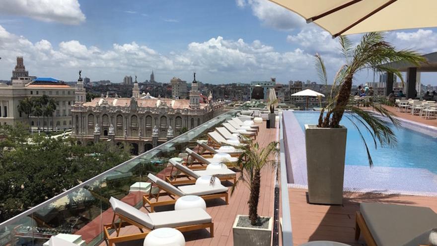 La terraza es el plato fuerte del hotel, con un paisaje espectacular sobre el Parque Central y varios edificios cercanos como el Capitolio. (14ymedio)