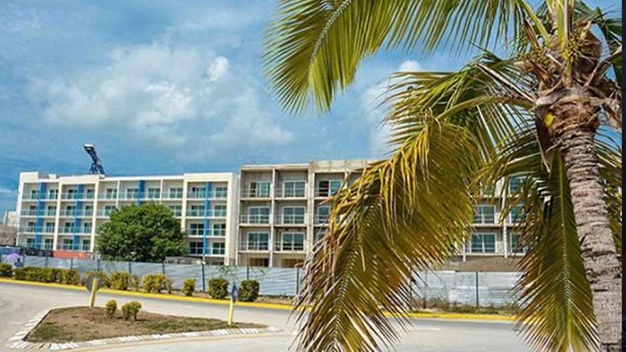 Vista del hotel Iberostar Selection Almirante en el balneario de Guardalavaca, en la provincia de Holguín. (Cubadebate)