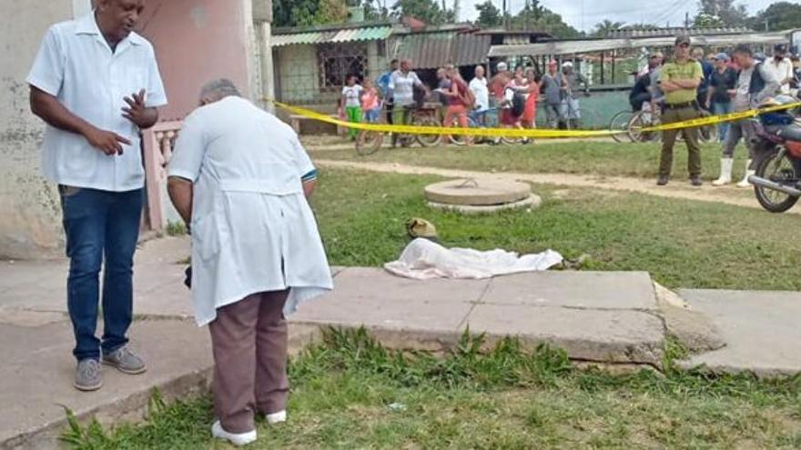 Imagen difundida por los medios oficiales del suicida, que antes había matado a su madre y herido a otras dos personas, en Colón, Matanzas. (TV Yumurí)