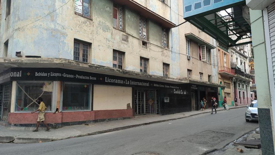 El incendio ocurrió en el edificio marcado con el número 305 en la calle Industria, entre Neptuno y San Miguel, en Centro Habana. (14ymedio)