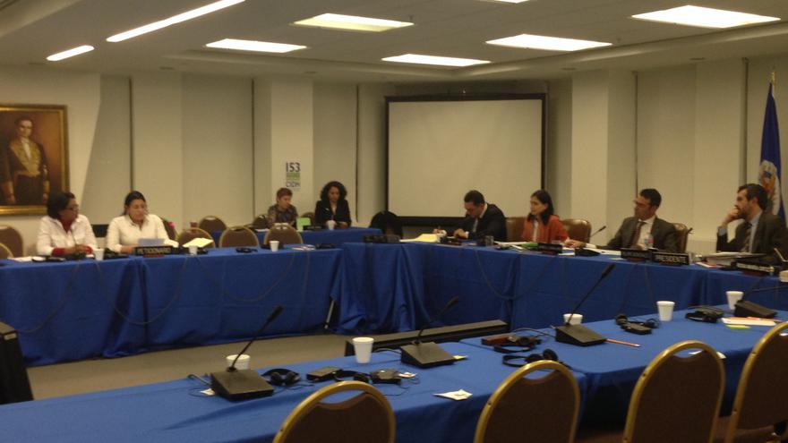 Juristas de Cubalex durante la lectura del informe ante la ComisiÃ³n Interamericana de Derechos Humanos