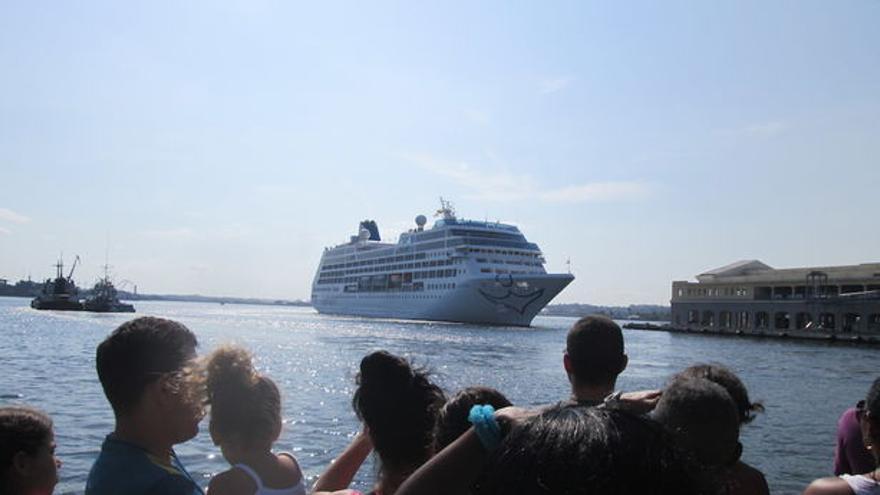 Llegada del crucero Adonia al puerto de La Habana. (14ymedio)