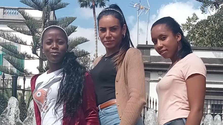  De izquierda a derecha, Yadira Miclín Galban, Marianela López y Daylin Suárez, las tres hockeístas refugiadas en Las Palmas de Gran Canaria. (Cortesía)