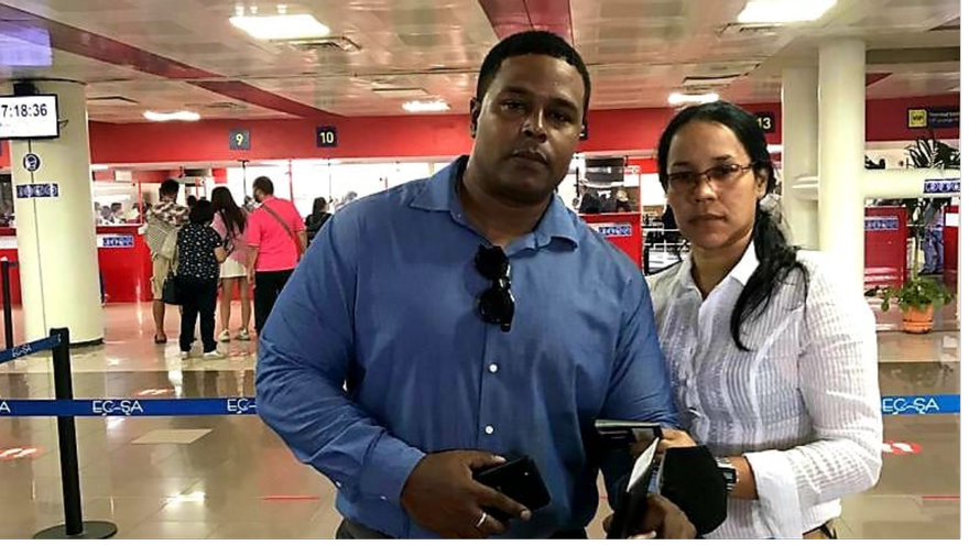 Marthadela Tamayo y Osvaldo Navarro este domingo en el Aeropuerto Internacional José Martí. (Facebook O.N.)