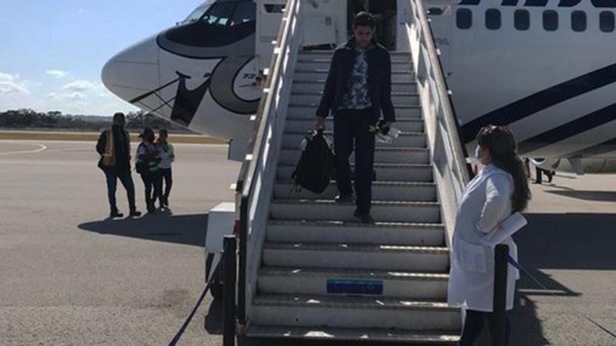 Los cubanos repatriados por México fueron enviados en un vuelo al Aeropuerto Internacional José Martí. (Twitter/@minint_cuba)
