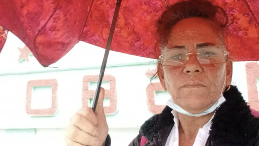La mamá de un preso político del 11J se planta para exigir que lleven a su hijo a un hospital
