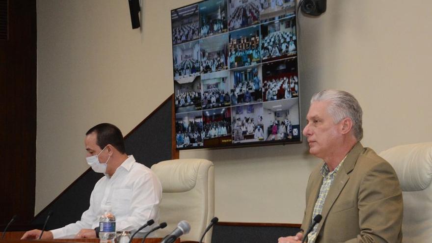 José Ángel Portal Miranda, ministro de Salud Pública, y Miguel Díaz-Canel en una videoconferencia con brigadas internacionales cubanas. (Estudios Revolución)