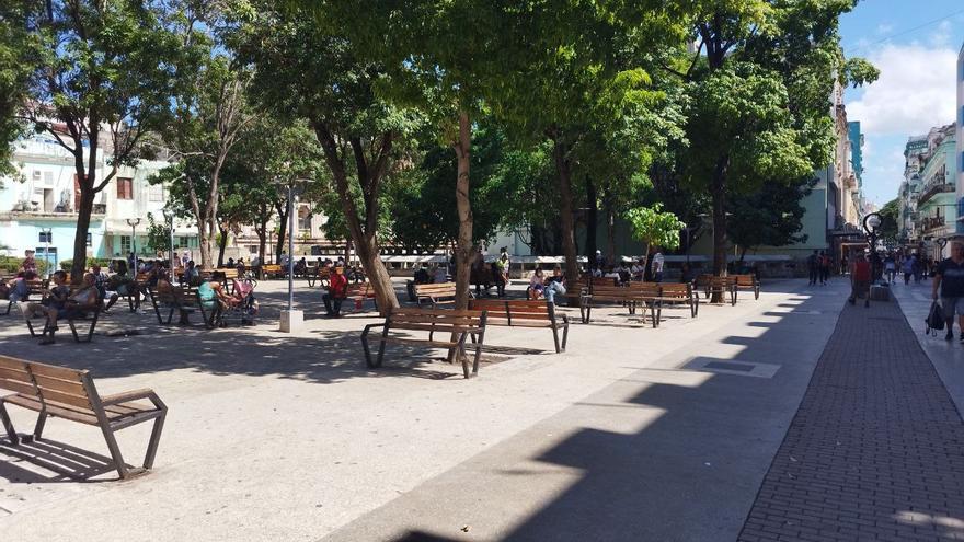 Parque Fe del Valle, en Centro Habana, sin las mesas de venta que albergaba. (14ymedio)
