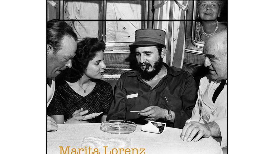 Foto de Marita Lorenz y Fidel Castro en la portada del libro "Yo fui la espía que amó al comandante", ediciones Península