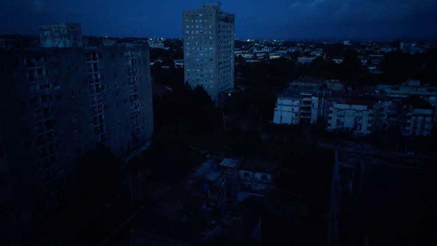 Primeras luces sobre La Habana al amanecer este jueves desde la Redacción de este diario. (14ymedio)