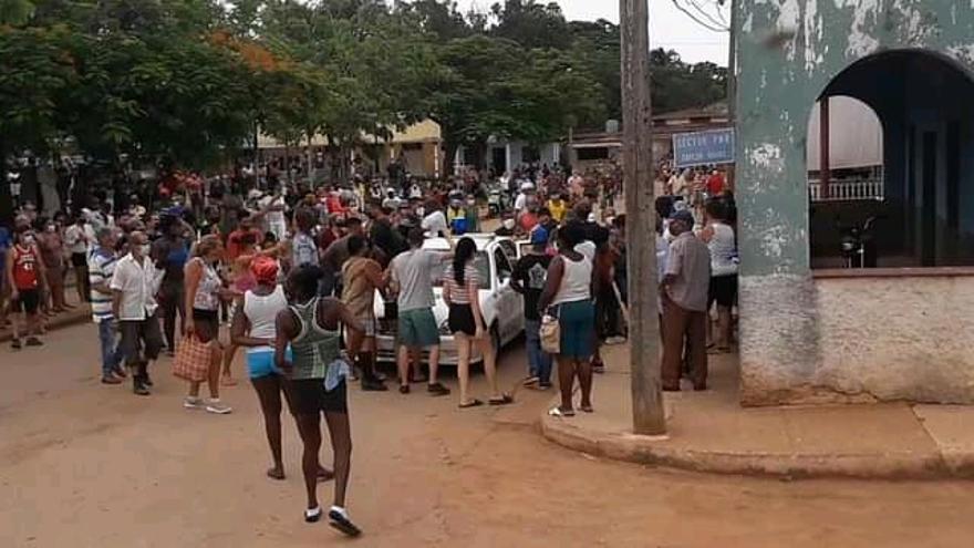Protestas populares del 11 de julio de 2021 en el poblado de Carlos Rojas, en el municipio de Jovellanos. (Cortesía)