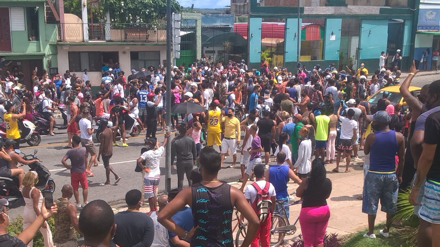 8. Protestas en Santiago de Cuba, este 11 de julio. (14ymedio)