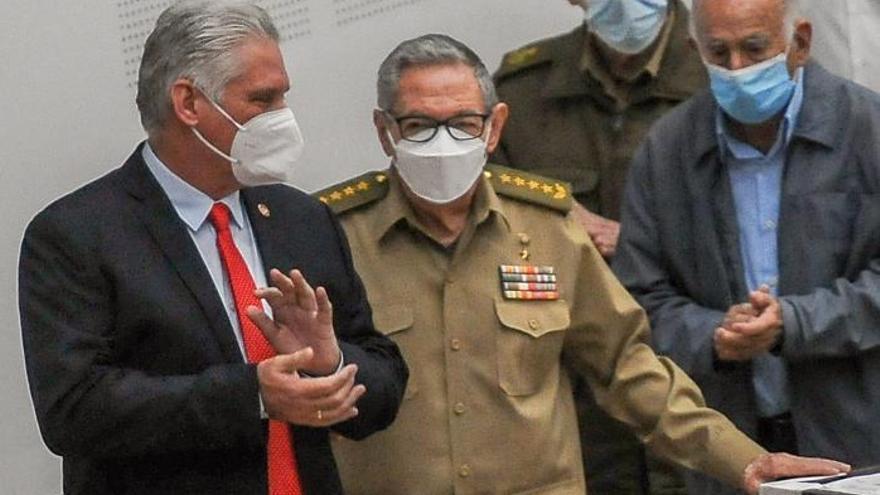 Raúl Castro junto a Díaz-Canel este miércoles. (Granma)
