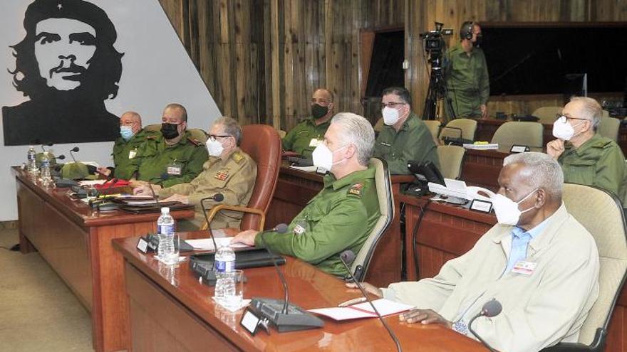 Raúl Castro estuvo presente en el arranque ayer del ejercicio Moncada 2021. (Estudios Revolución)