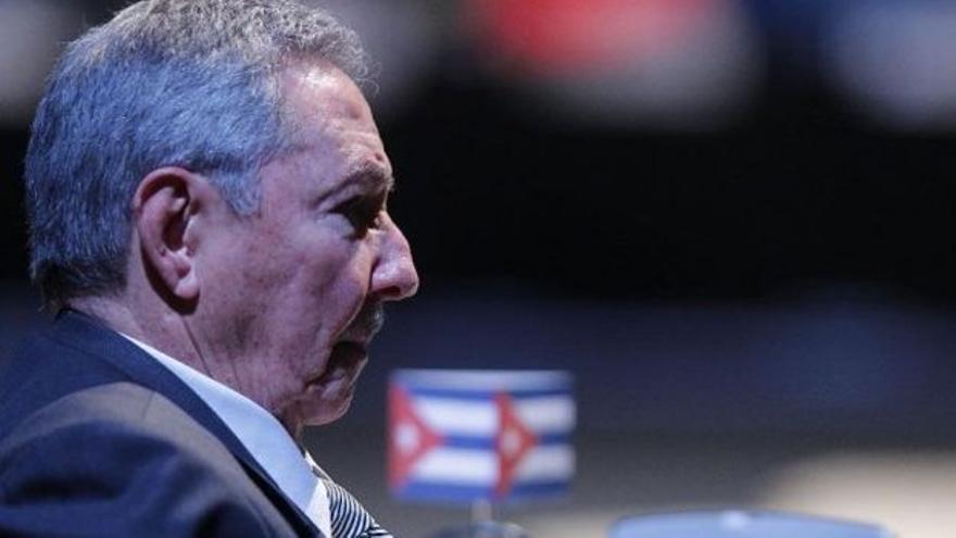 Raúl Castro deja en herencia a su sucesor algunos de los cambios prometidos que nunca llegó a realizar, entre ellos la reforma consitucional y la de la ley electoral. (EFE)