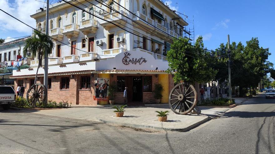 Restaurante La Carreta, situado en la calle 21 esquina K, en el corazón de El Vedado, en La Habana. (14ymedio)