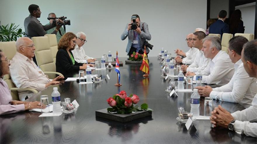 Ricardo Cabrisas Ruiz se reunió este lunes en La Habana con Ángel Víctor Torres Pérez, presidente del Gobierno de Islas Canarias. (ACN)