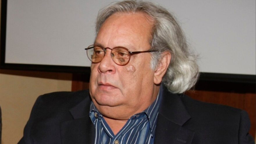 El poeta y periodista cubano Raúl Rivero, durante la presentación del informe 'La larga Primavera Negra en Cuba', en Madrid. (EFE)
