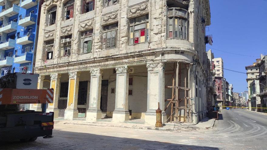 El edificio ocupa la esquina de San Lázaro y Galiano, en Centro Habana. (14ymedio)