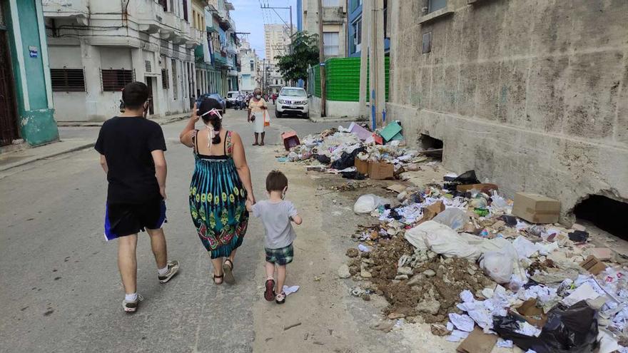 En Santiago, entre Carlos Tercero y Pocito, el problema por la falta de recolección de basura es inminente. (14ymedio)