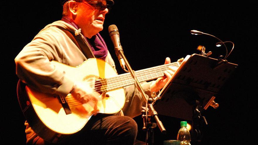 Silvio RodrÃ­guez en un concierto en 2011. 