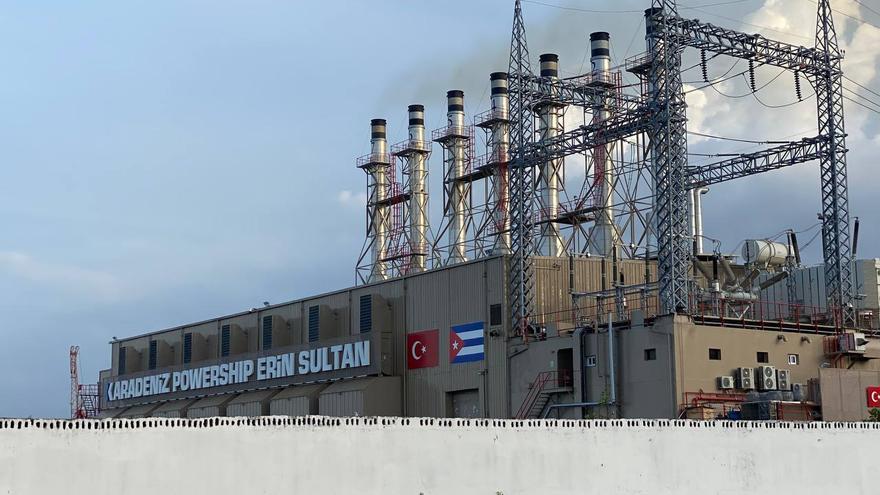 Turquía ha enviado hasta la fecha cinco plantas generadoras flotantes que están reforzando el sistema. (14ymedio)