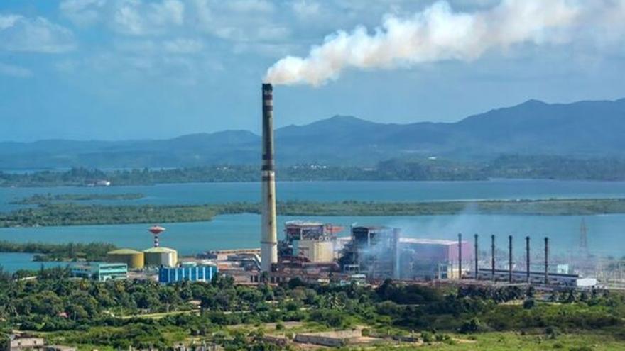 La UNE volvió a anunciar este sábado que la termoeléctrica (CTE) Antonio Guiteras, en Matanzas, dejó de funcionar por una falla tecnológica.  (TV Yumurí/Facebook)