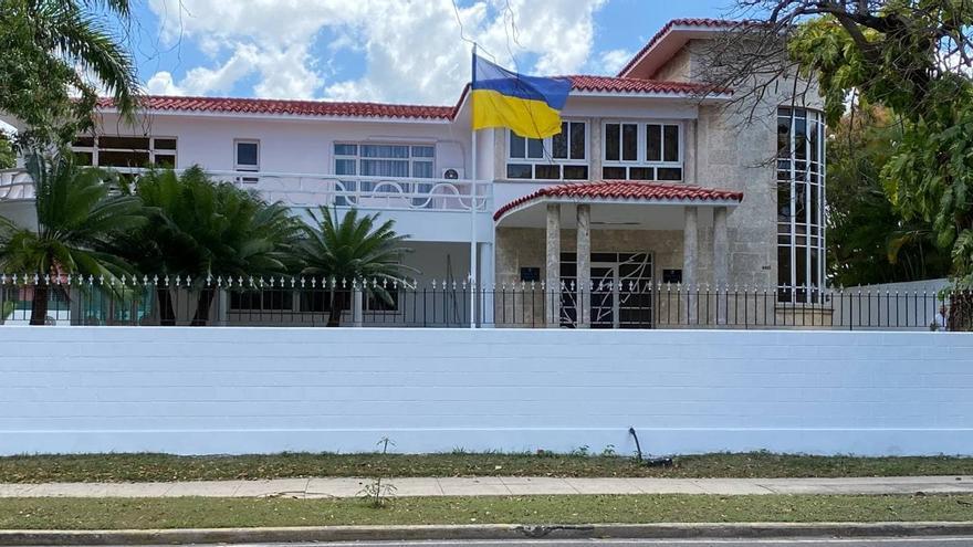 Sede diplomática de Ucrania ubicada en la Quinta Avenida, en el municipio de Playa, La Habana. (14ymedio)