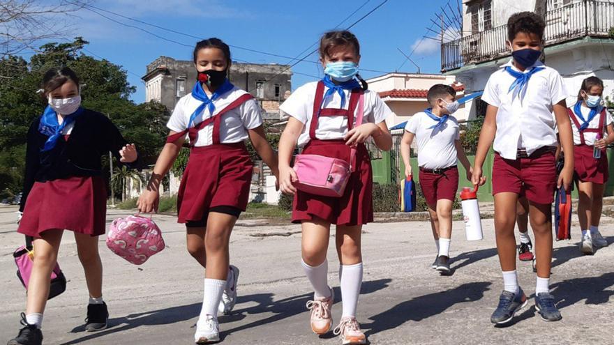 Cuando la Unesco habla del elevado nivel de Cuba en educación hace referencia a su carácter gratuito, pero eso no demuestra que el sistema cubano prepare bien a las nuevas generaciones. (14ymedio)