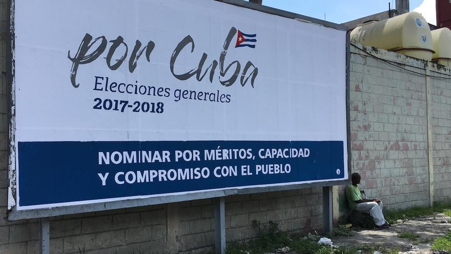 Valla anunciando las elecciones de 2017-2018. (14ymedio)