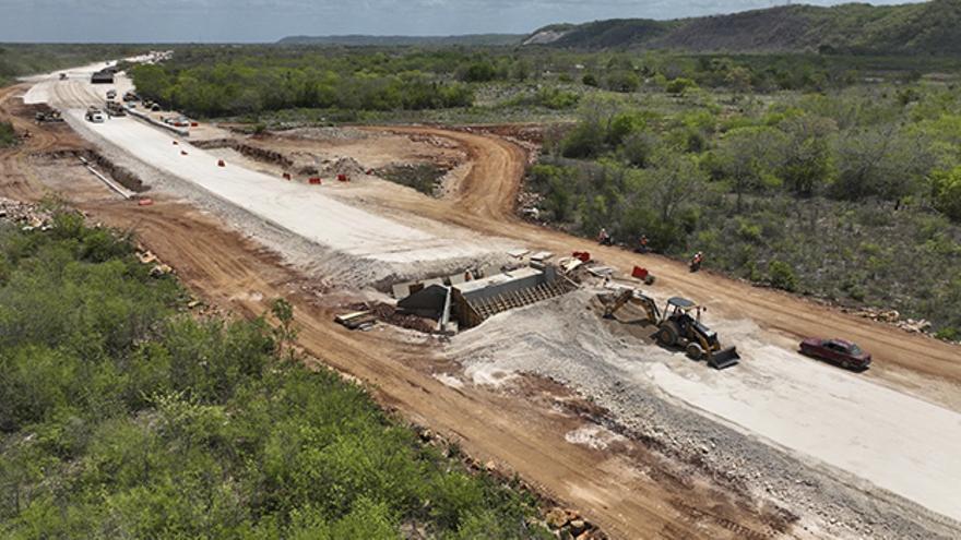Vista de un tramo en construcción del ferrocarril, un polémico proyecto del Gobierno de López Obrador que costará más de 15.000 dólares. (@TrenMayaMX)