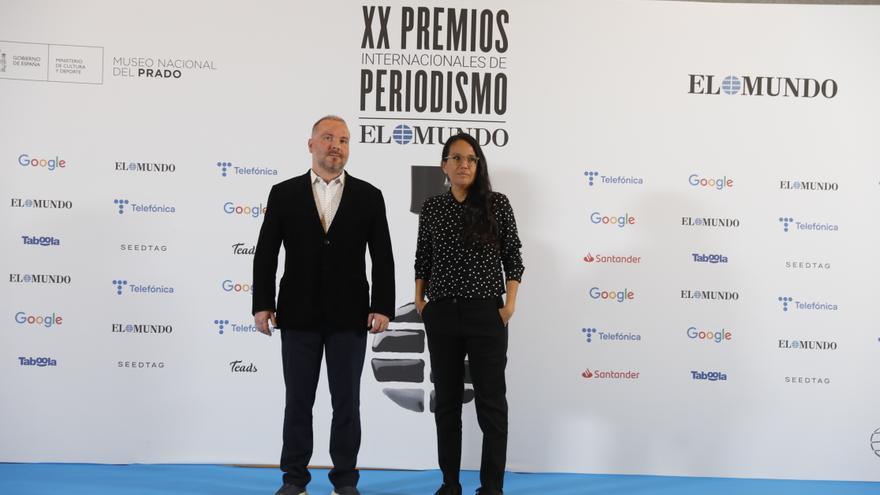Luz Escobar y Alexey Kovalev, ganadores de los XX Premios Internacionales de Periodismo. (Alberto Di Lolli/El Mundo) 