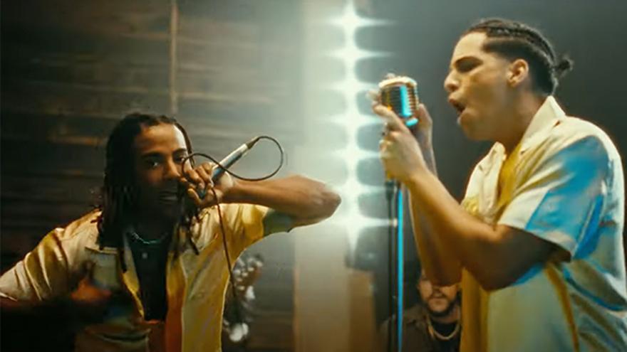 Yotuel Romero y Chris Tamayo en el video de la canción Lambo en Varadero. (Captura)