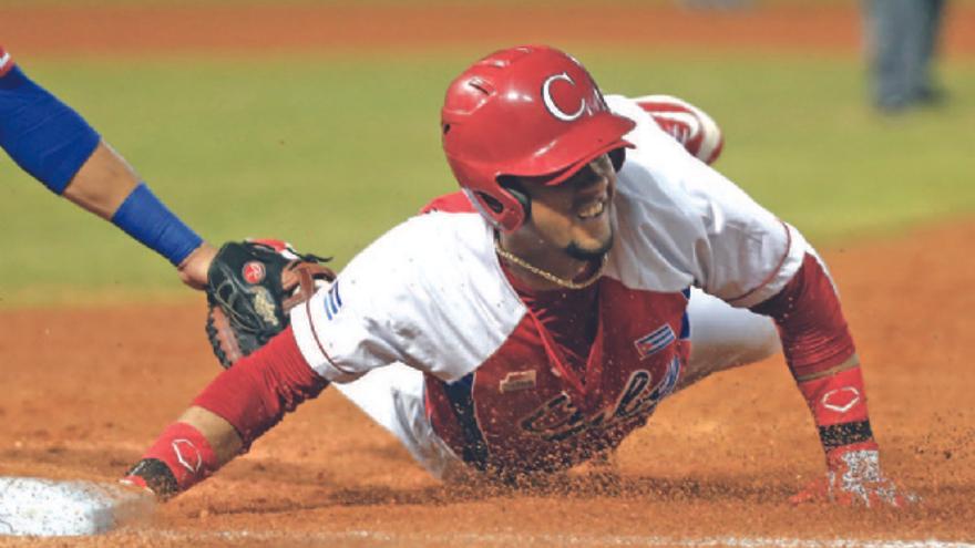  Yulieski Gourriel está considerado uno de los mejores jugadores del béisbol cubano. (EFE)
