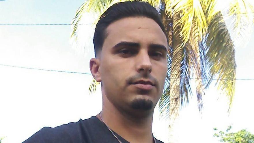Yuri García fue arrestado por las autoridades por cuatro días y lo despidieron de la base estatal de camiones donde trabajaba como técnico. (Facebook)