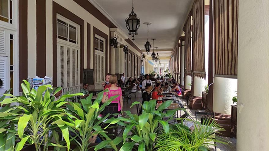 Algunos hoteles que aún están abiertos ofrecen el servicio de almuerzo a cubanos y extranjeros. (14ymedio)
