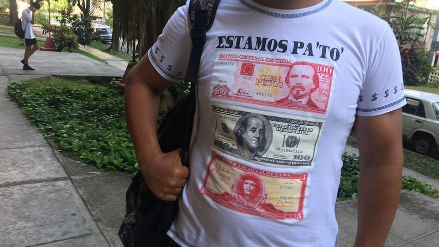 El 'alter ego' del peso cubano no es el peso convertible, sino el dólar. (14ymedio)