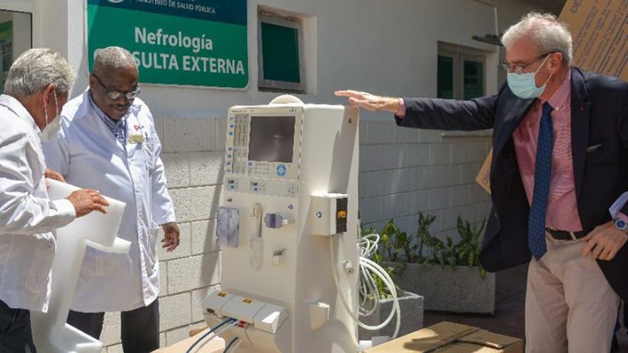 Con los nuevos equipos se atenderán a cerca de 3.100 pacientes, según la prensa oficial. (Ministerio de Salud Pública)
