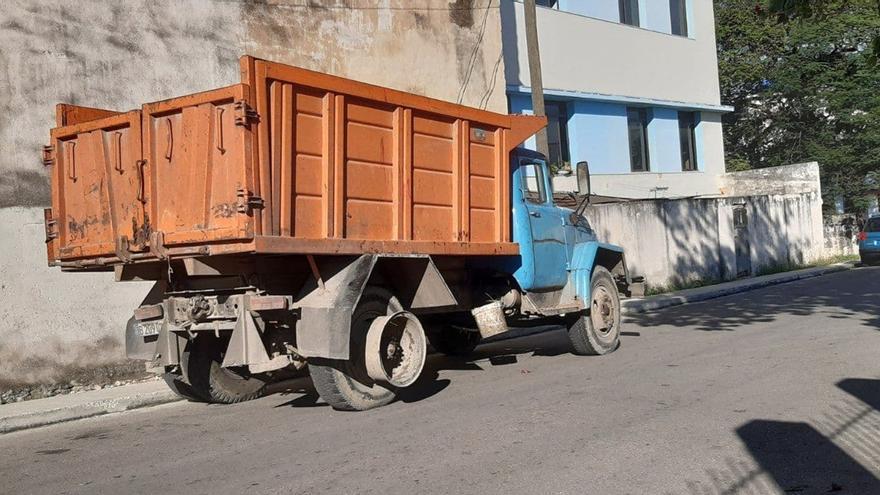 En la imagen un camión de la empresa de Servicios Comunales de La Habana. (14ymedio)