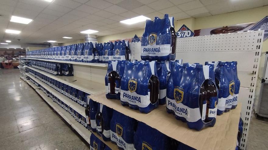 In the absence of healthy and cheap food, Parranda beer arrives in Cuba in liter and a half bottles