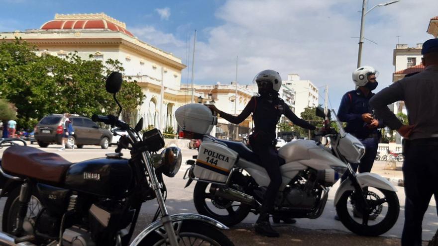 El lugar del suceso, ubicado en una de las zonas más céntricas de La Habana, está fuertemente vigilado por patrullas. (14ymedio)