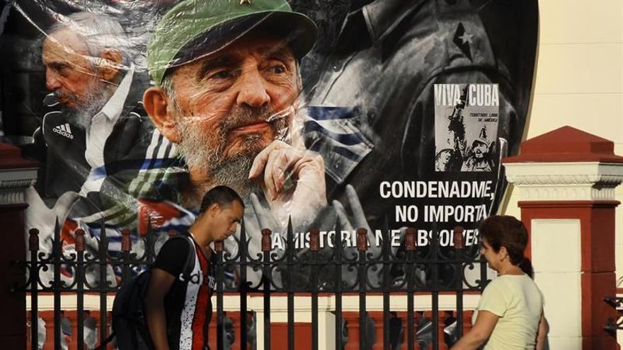Con consignas y loas a Fidel Castro el oficialismo cubano celebró el día de los derechos humanos. (EFE)