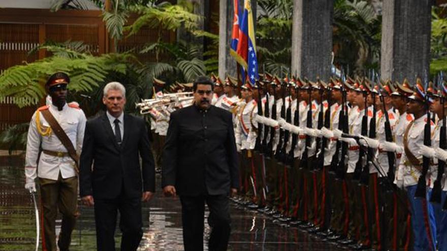  Dos días después de convertirse en el nuevo presidente de la isla, recibir a Nicolás Maduro ha sido el primer acto oficial de Díaz-Canel. (ACN)